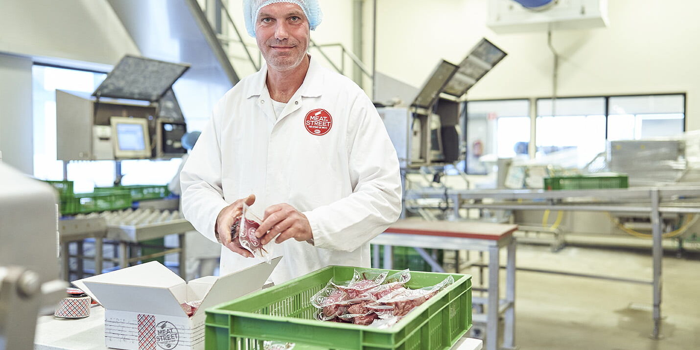 Medewerker wegen en verzenden Medewerker wegen en verzenden